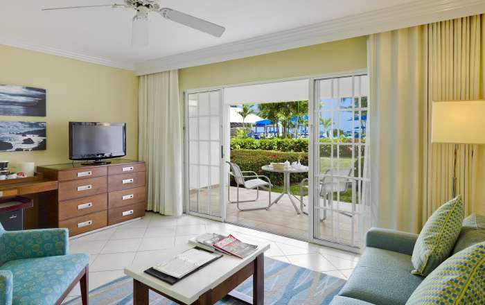 Lounge Area in Pool/Garden View Junior Suite with Private Terrace