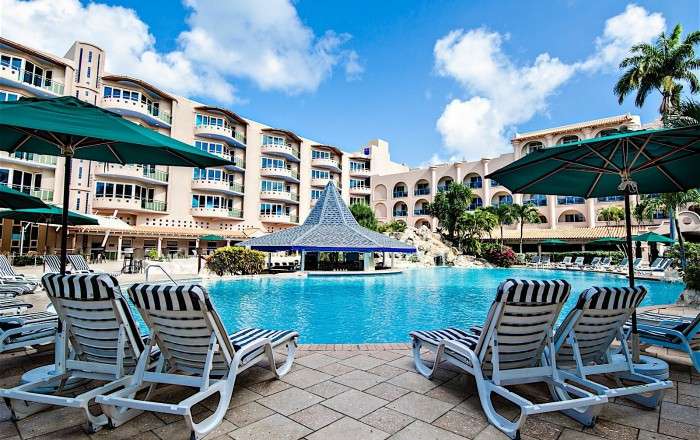 Large pool area & lagoon swim-up bar