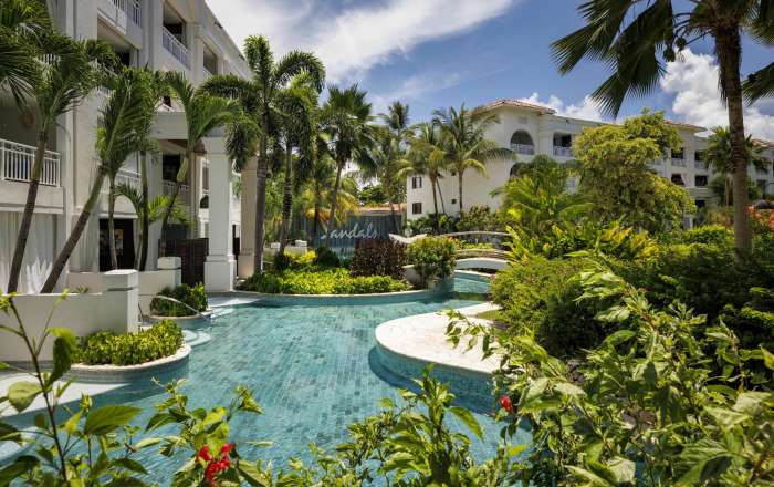 Luxurious Swim-up Suites