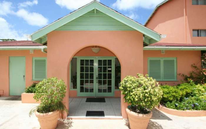 Entrance to Worthing Court Apartment Hotel
