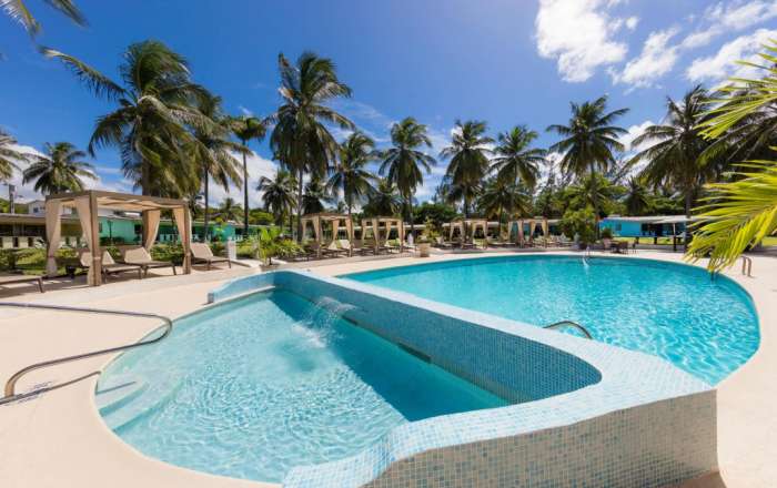 All Seasons Resort Pool