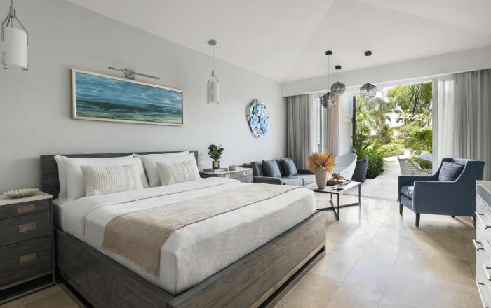 South Seas Club Level Junior Palm Suite with Outdoor Tranquility Soaking Tub