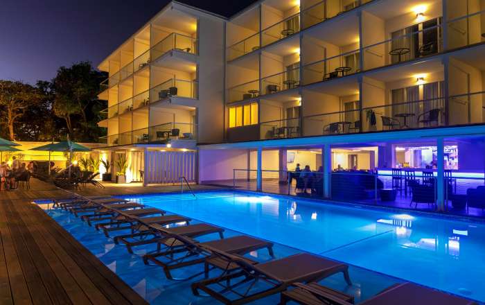 South Gap Hotel at night