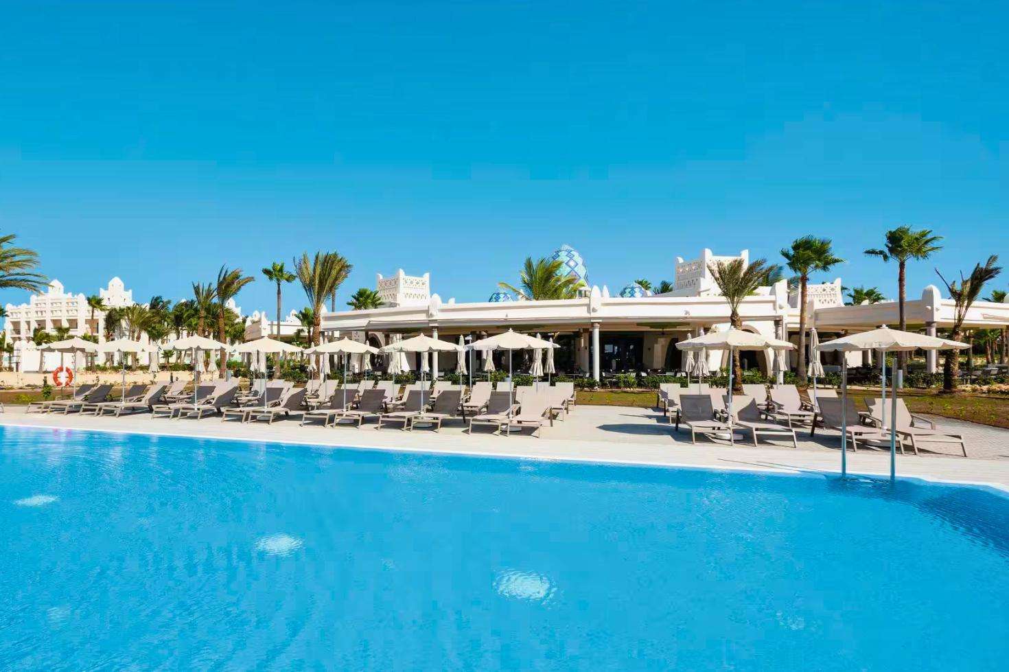 Signature image of Riu Karamboa.