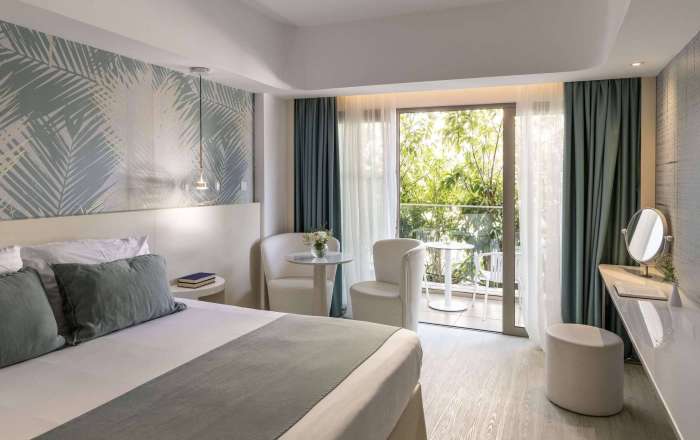 Superior Room with Outdoor Jacuzzi