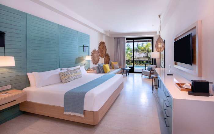 Junior Swim Up Suite