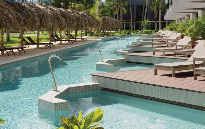 Swim-Up Suites