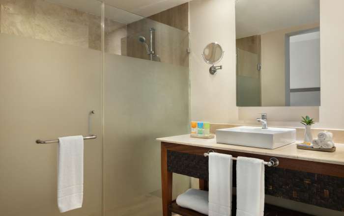 Modern En-Suite Bathroom