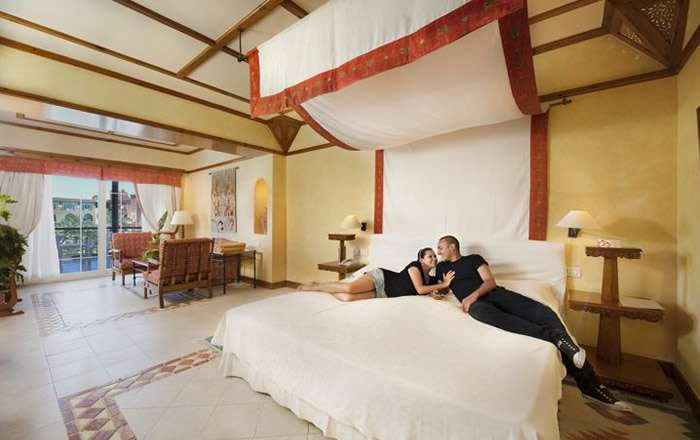 Junior Suite with balcony and garden view