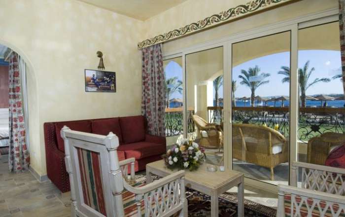 Royal Suite with separate lounge & large private balcony