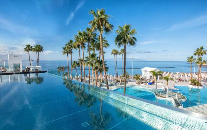 Upgrade to Platinum Club and Access the Gorgeous Infinity Pool