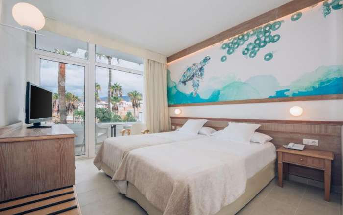 Stay in Modern Twin or Double Rooms