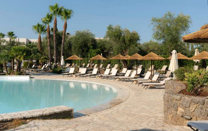 Lagoon Pool Loungers