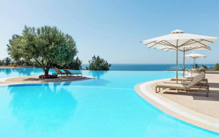 Gorgeous Infinity Pool Views & Loungers