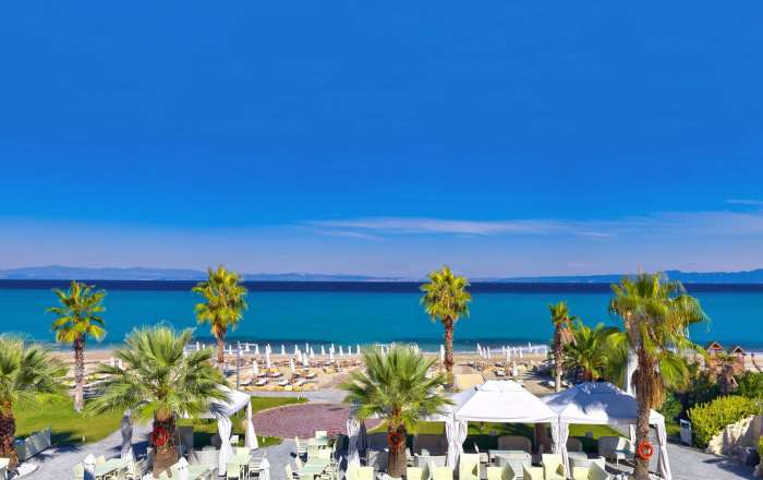 Panoramic Beachfront Views