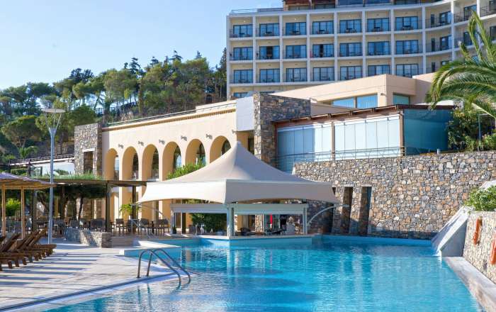 Instagrammable Moments Around the Pool