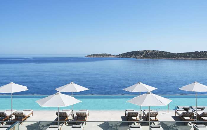 Luxurious Infinity Pools & Loungers