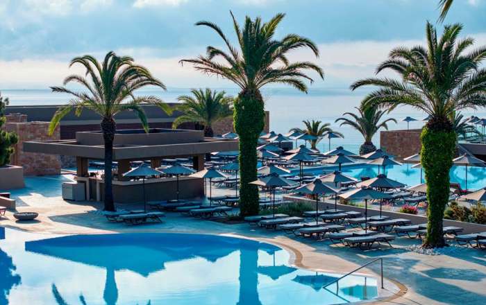 4 Spacious Outdoor Pools