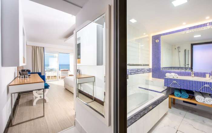 Open-Plan Accommodations Allow Natrual Light to Spill In