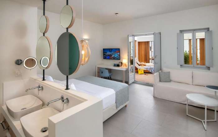 Swim-up Deluxe Double Room with Terrace