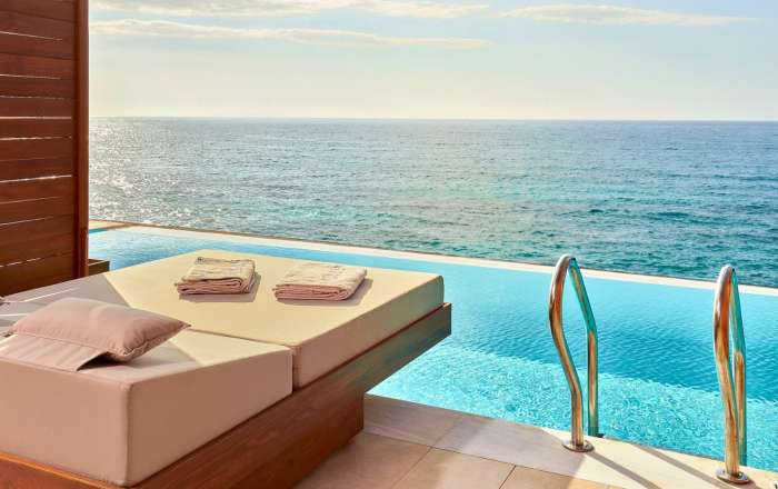 Superior Swim Up Sea View