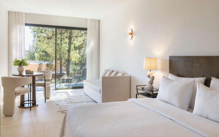 Deluxe Bungalow Pine & Rocks