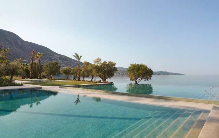 Indulge in the Infinity Pools Overlooking the Ocean