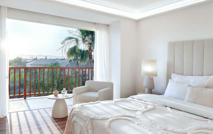 Superior Panoramic Side Sea View