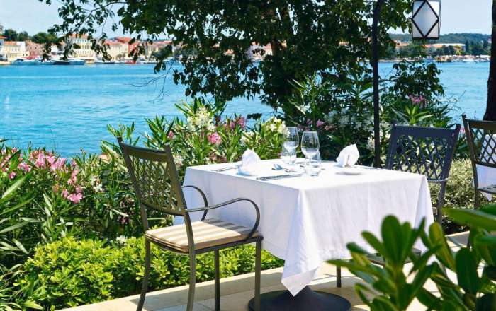 Á la carte dining