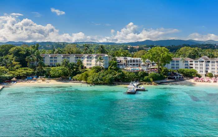 A Beachfront Paradise Overlooking the Caribbean Sea