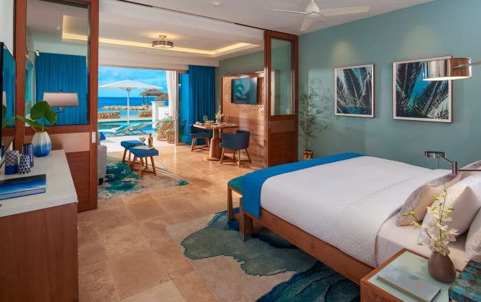 Beachfront Swim-up Millionaire Butler Suite with Patio Tranquillity Soaking Tub