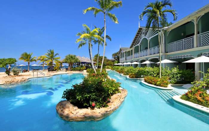 Swim-Up Suites