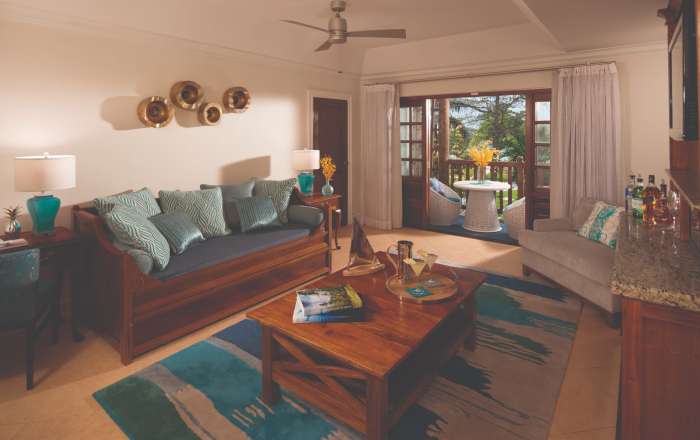 Tropical Beachfront Two-Bedroom Grand Butler Family Suite Living Area