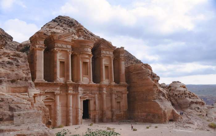 Visit some of the most iconic loactions in the world in one tour