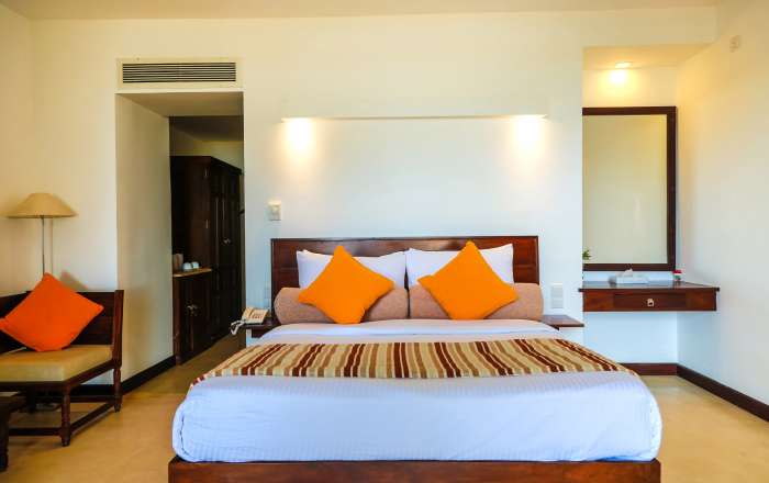 Splashes of Colour Create a Warming Space