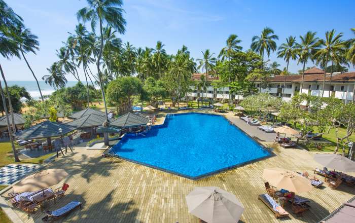 Gorgeous Sea Front Pool Setting