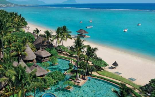 Main image of the hotel La Pirogue Resort & Spa.