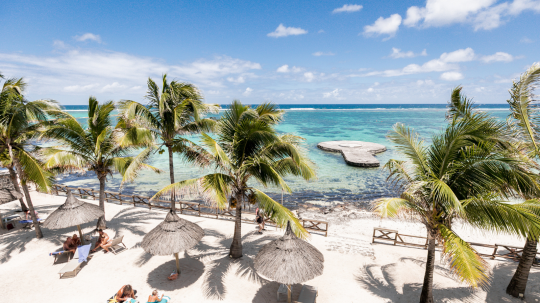 Main image of the hotel Le Peninsula Bay Beach Resort & Spa.