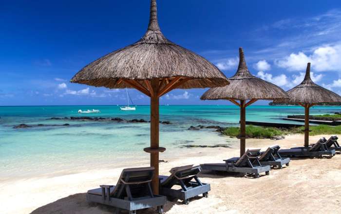 Listen to the waves from your sun lounger
