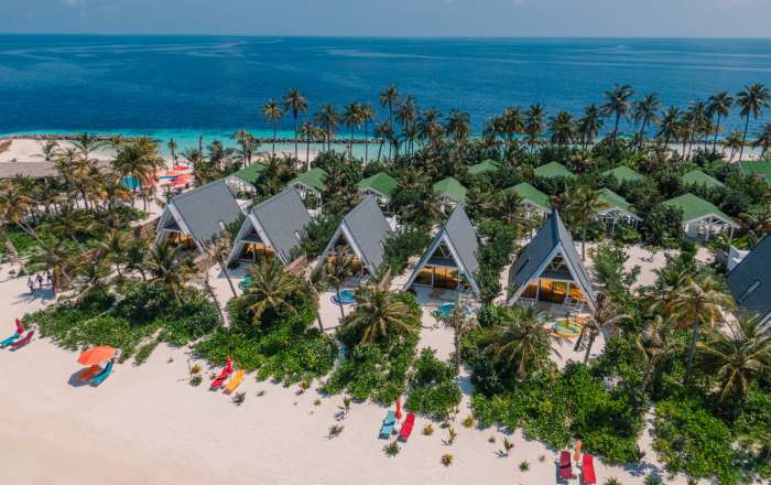 Beachfront Villas & Tropical Surroundings