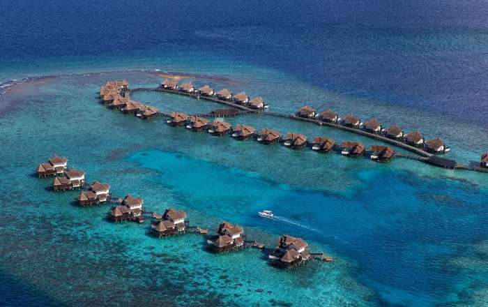 High-end Water Villas Overlooking the Lagoon