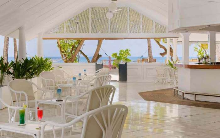 Drinks with a view of Paradise