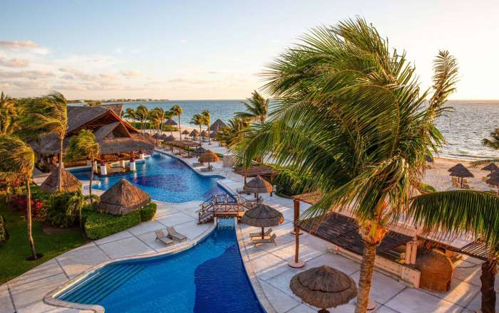 Palm-Fringed Pool & Beach