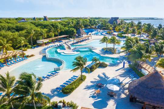 Main image of the hotel BlueBay Grand Esmeralda.