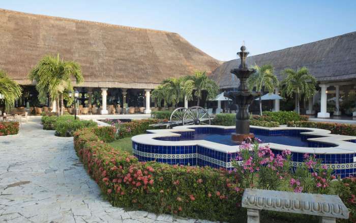 Welcome to Grand Palladium Colonial