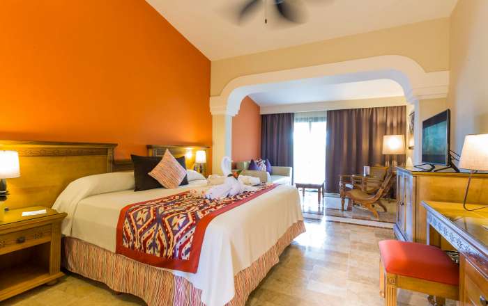 Junior Suite Poolside with Terrace