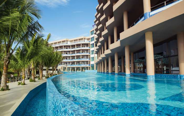 Oceanfront Pool Swim-Up Suite Exterior