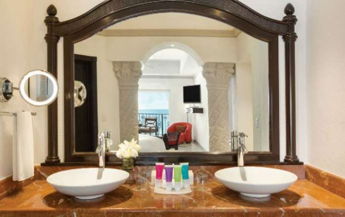 Suite Bathroom