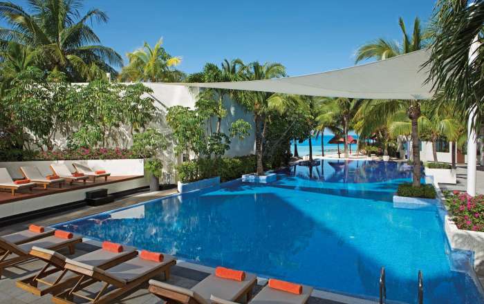 Relax Around the Infinity Pool