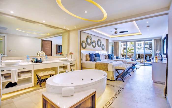 Luxury Junior Suite Bathroom